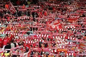 "Фанатики футбола: внутри страстного мира болельщиков"