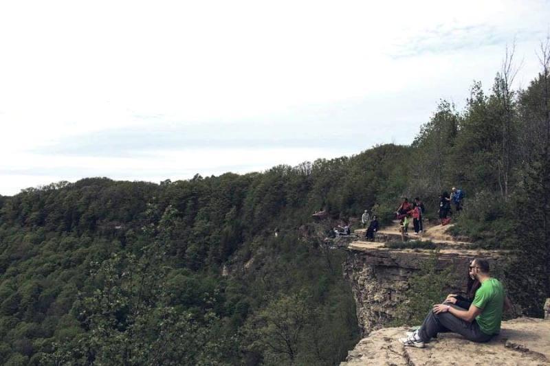Фотография женщины стала вирусной из-за чего-то скрытого на заднем плане