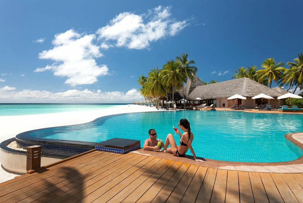 "QR-коды и российские карты вместо наличных: новый способ безналичной оплаты в отелях Мальдив"