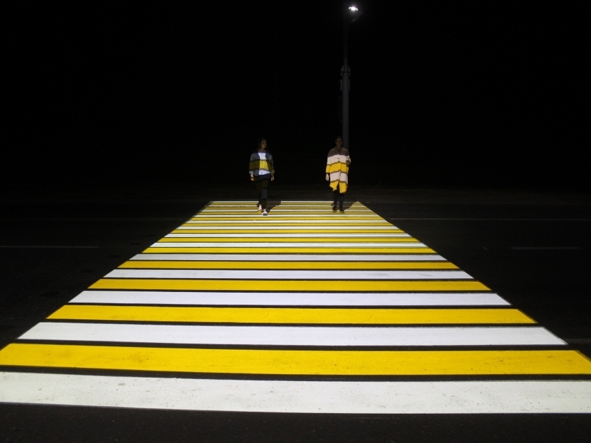 ●В России начали устанавливать проекционные пешеходные переходы.