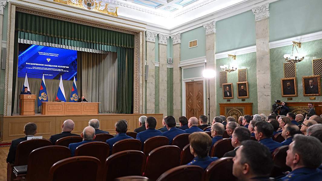 Закон и правопорядок: Путин призвал жестко реагировать на попытки раскачать РФ