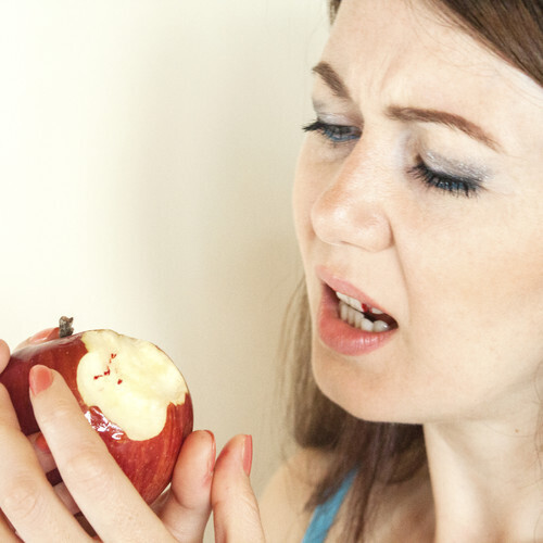 Что делать, когда десны начинают кровоточить