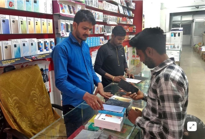 Медленный переход Xiaomi в Индии на премиальные смартфоны помогает Samsung украсть ее корону