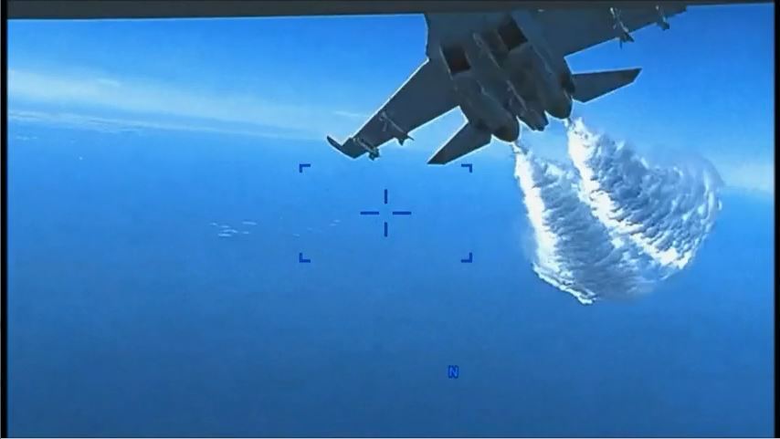 Пентагон опубликовал видео обреченного беспилотника, преследуемого российским самолетом