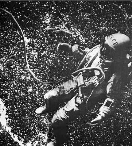 18 марта Алексей Леонов вышел в открытое космическое пространство.