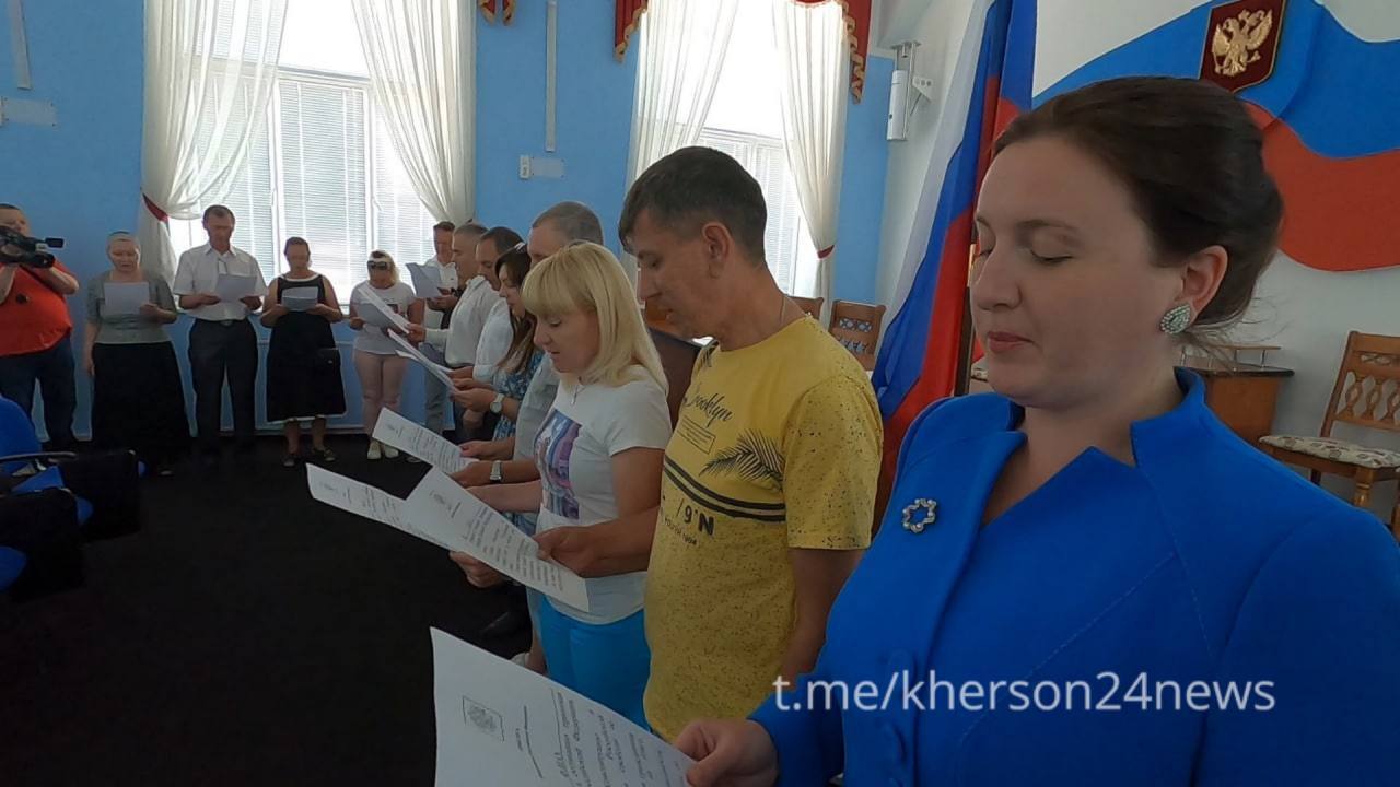 Неужели власть поумнела? Или она заигрывает c жителями новых регионов? Мнение крымчанина о получении паспортов РФ жителями новых регионов