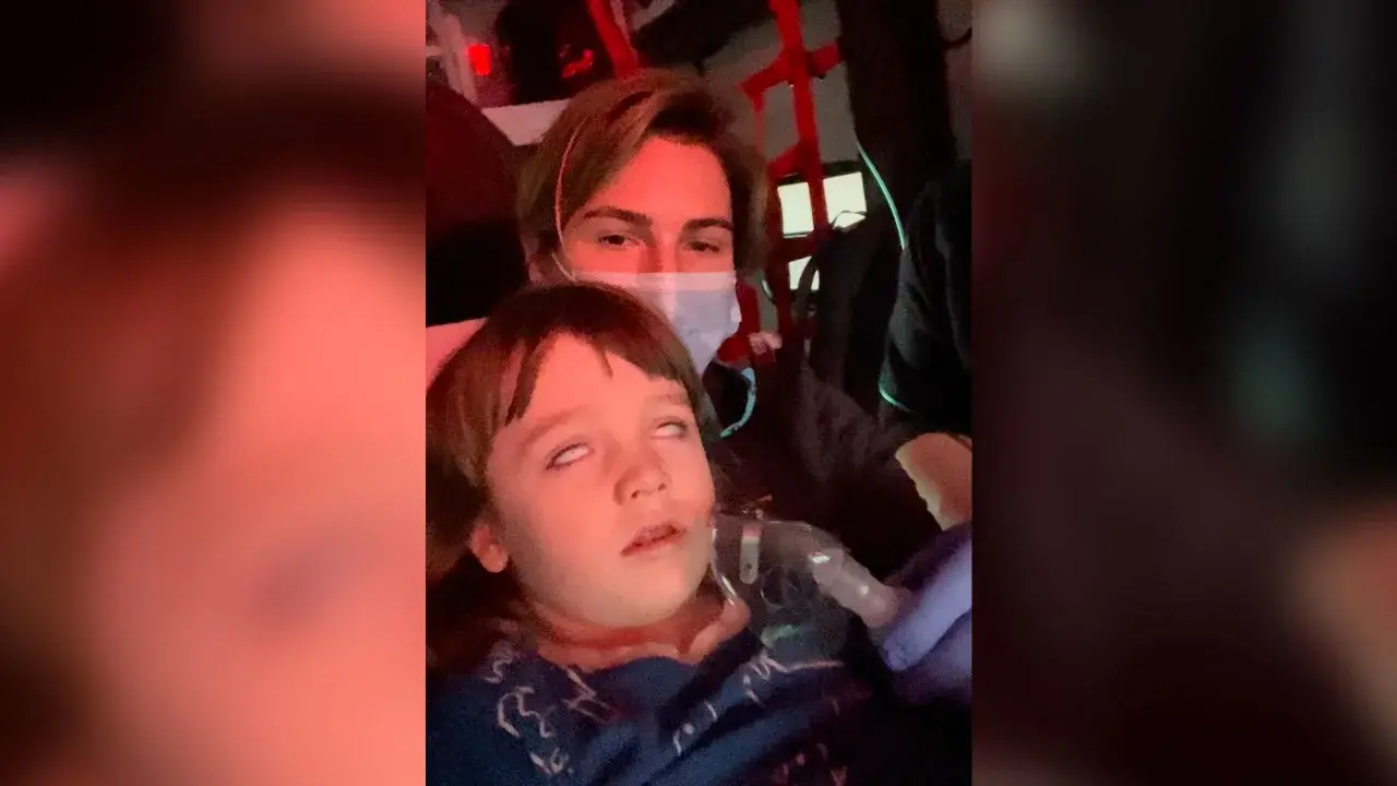 Семья пытается собрать 2,5 миллиона долларов, чтобы спасти своего малыша, страдающего от крайне редкого неврологического расстройства, которое превращ