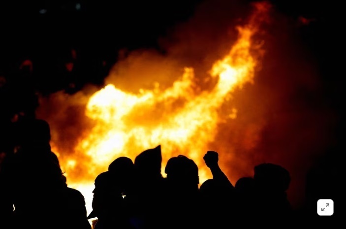 Во Франции возобновились протесты на фоне гнева по поводу реформы пенсионного возраста Макрона