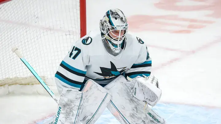 Вратарь «Шаркс» решил не надевать футболку с ЛГБТ<span style=