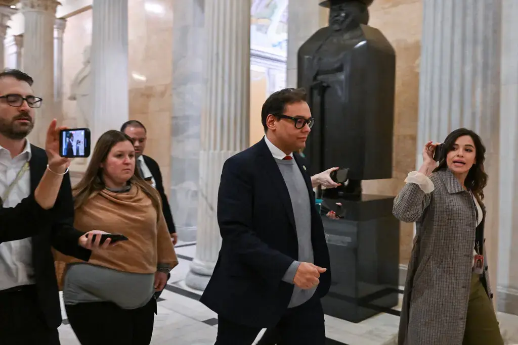 Дело о пропаже 365 000 долларов и Джордж Сантос