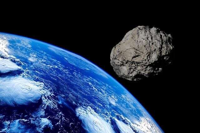 Недавно обнаруженный астероид пролетит мимо Земли 25 марта, но ему грозит столкновение с нами в 2026 году.