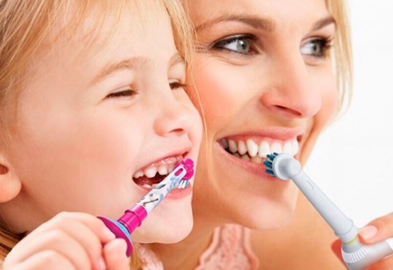 10 лучших электрических зубных щеток, которые сохраняют зубы здоровыми, яркими и жемчужно-белыми