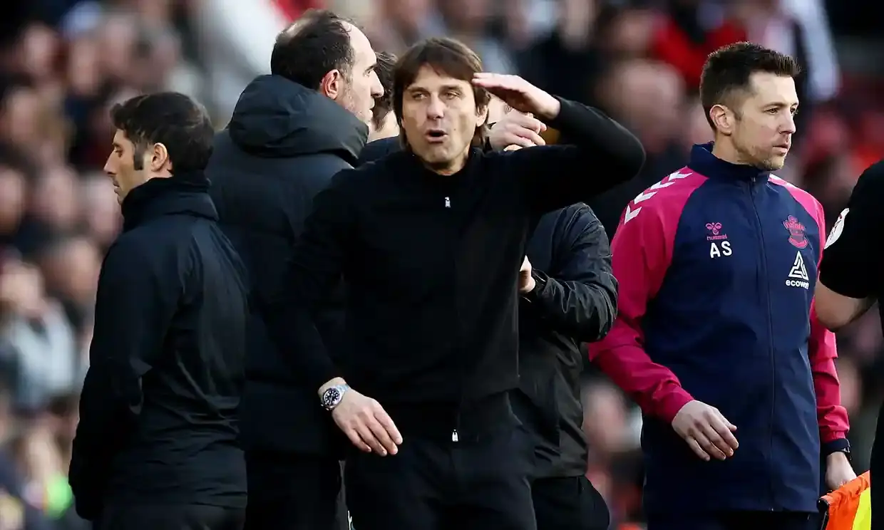 Команда "Тоттенхэм" считает, что Антонио Конте "уйдет или не уйдет" после вспышки гнева