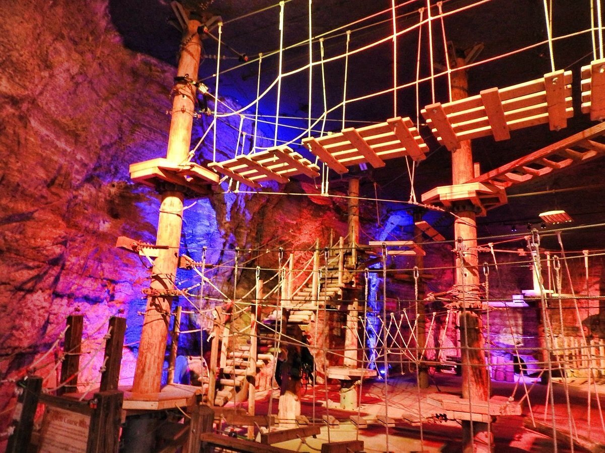 Эти пять заброшенных шахт превратились в подземные страны чудес!