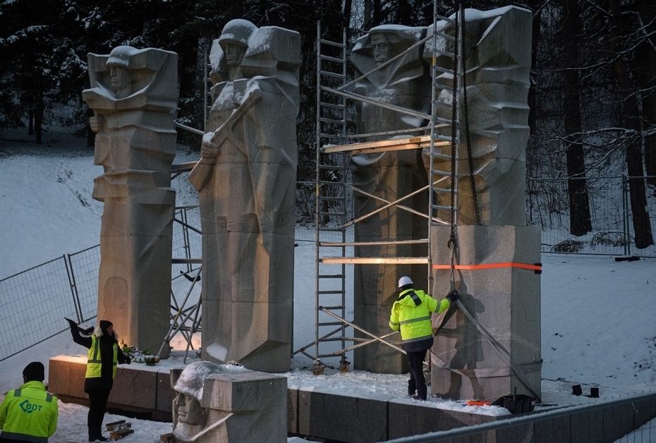 Голову Пушкина замотали в пакет: как оскверняют российские памятники