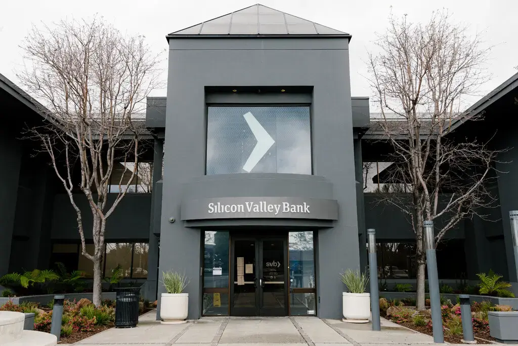 Как банковский кризис оказал такой же эффект, как и повышение ставки ФРС