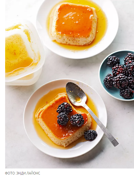 Флан с соленой карамелью и ежевикой.