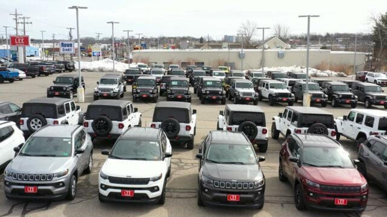 Автомобили по-прежнему трудно себе позволить, поскольку высокий спрос и более высокие процентные ставки приводят к росту цен