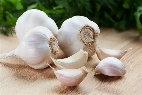 Разнообразьте низкокалорийные рецепты с помощью чеснока