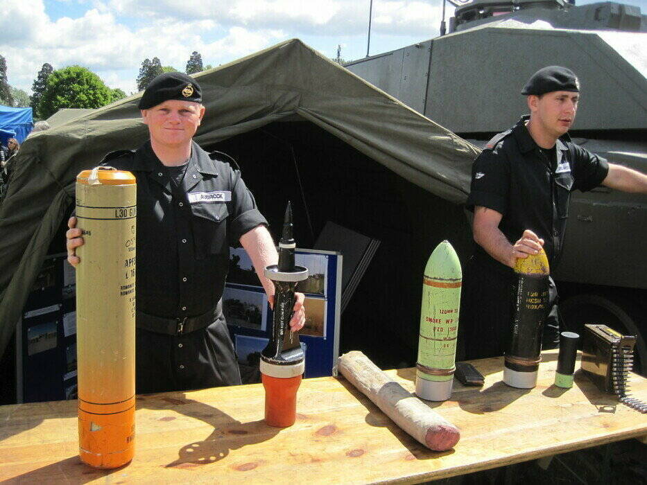 Поставка снарядов с урановой начинкой выводят противостояние на новый виток отношений в холодной войне..