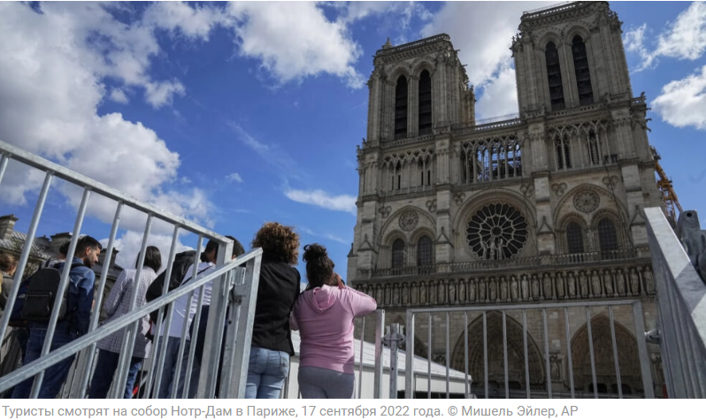 На собор Нотр-Дам сторонники французского языка подали в суд из-за перевода только на английский язык