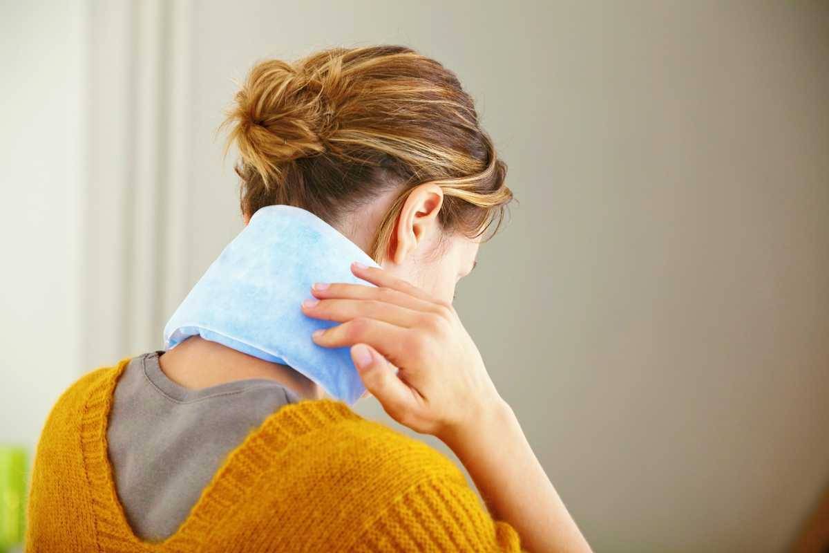 Если продуло шею в ветреную погоду – что делать? Несколько советов помогут Вам избавиться от болезненных ощущений