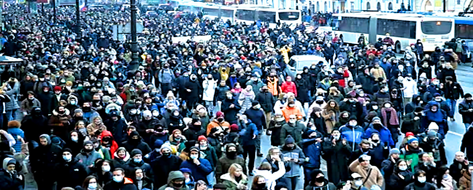 Первое международное мероприятие против НАТО и Евросоюза.