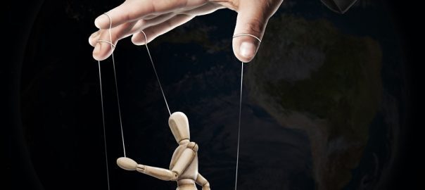 5 скрытых приемов, которые манипуляторы используют, чтобы получить контроль над вашей жизнью