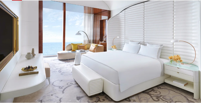 Отель в виде двух гигантских мечей