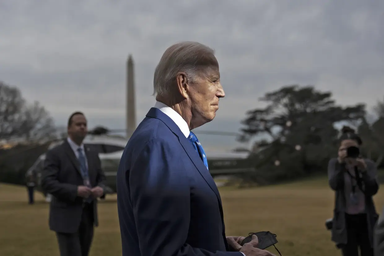 Почему Байден не говорит о потенциальном обвинительном заключении Трампа