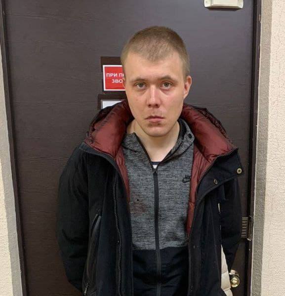 "Вооруженный грабитель задержан в Новосибирске после ограбления женщины на улице Фрунзе"