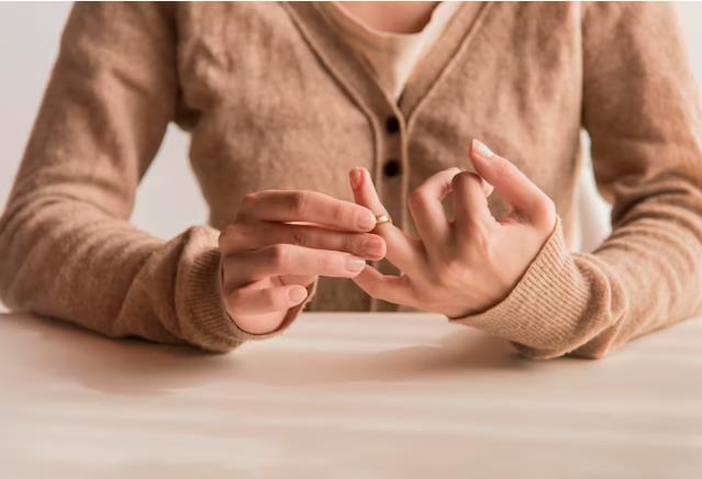 Положены ли ребенку алименты, если при разводе мать даст ему свою фамилию?