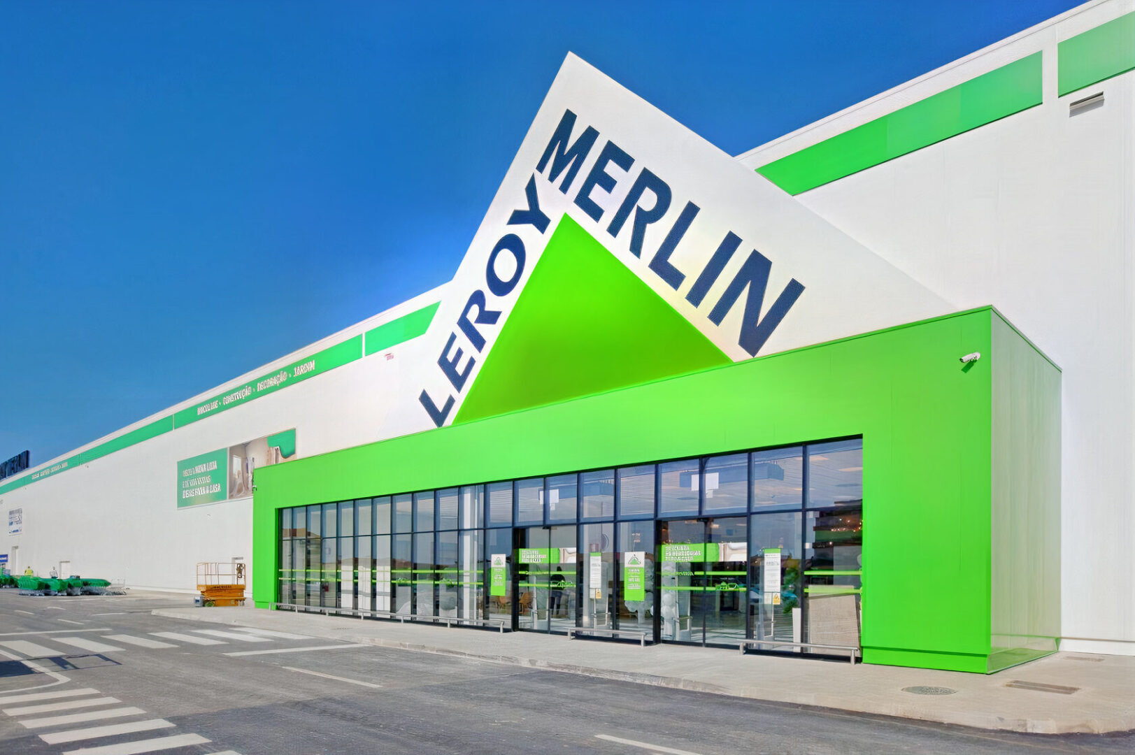 Leroy Merlin продаст все свои магазины в России в рамках стратегии по сосредоточению на основных рынках.