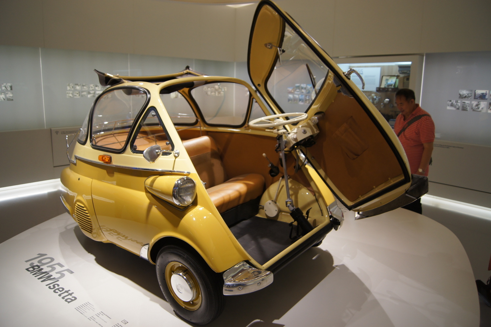 Вот как должен выглядеть современный музей одного из автопроизводителей. Это музей истории БМВ..Мюнхен