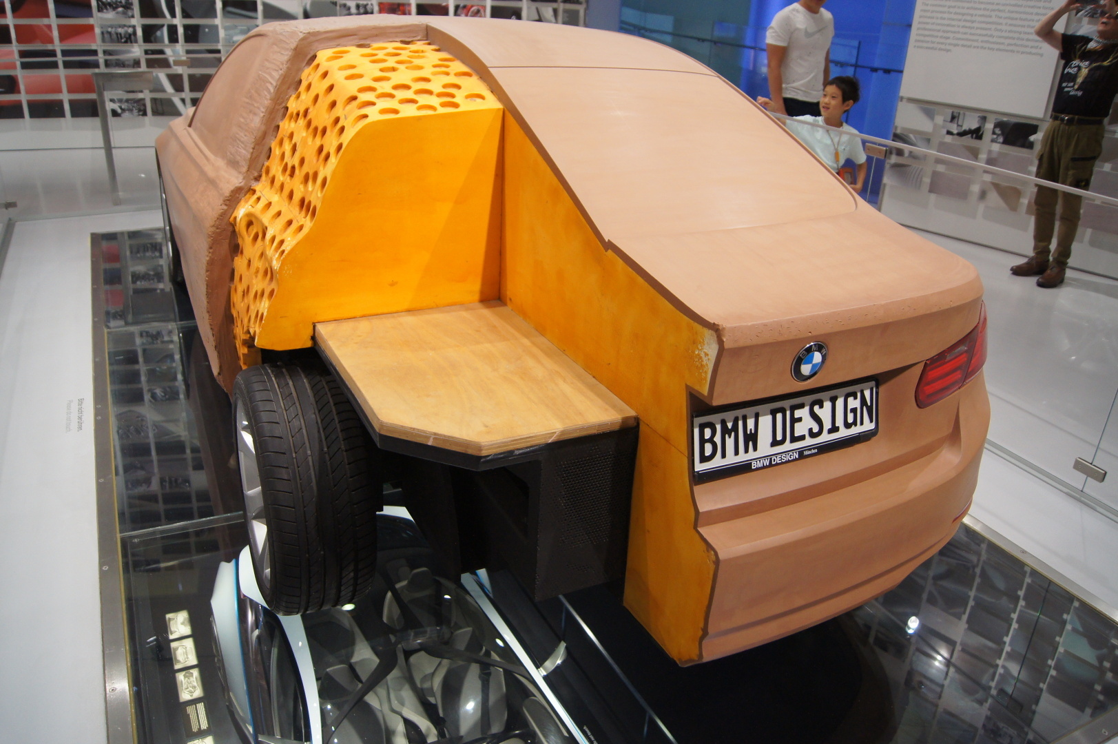 Вот как должен выглядеть современный музей одного из автопроизводителей. Это музей истории БМВ..Мюнхен