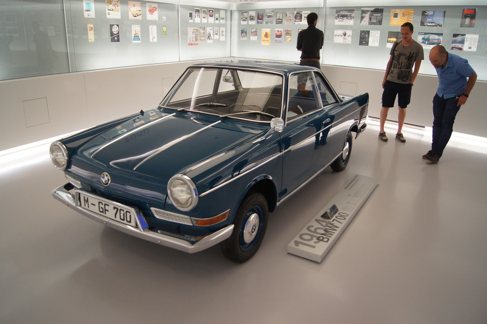 Вот как должен выглядеть современный музей одного из автопроизводителей. Это музей истории БМВ..Мюнхен