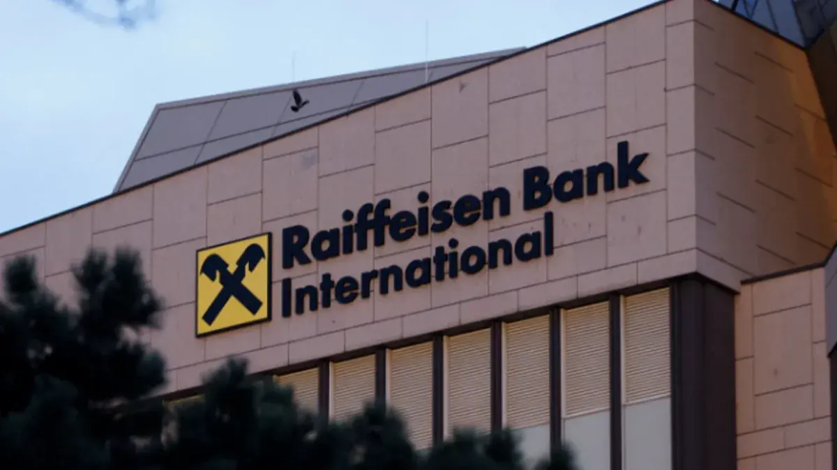 Raiffeisen банк, единственный, позволяющий выводить валюту за границу, просят покинуть Россию