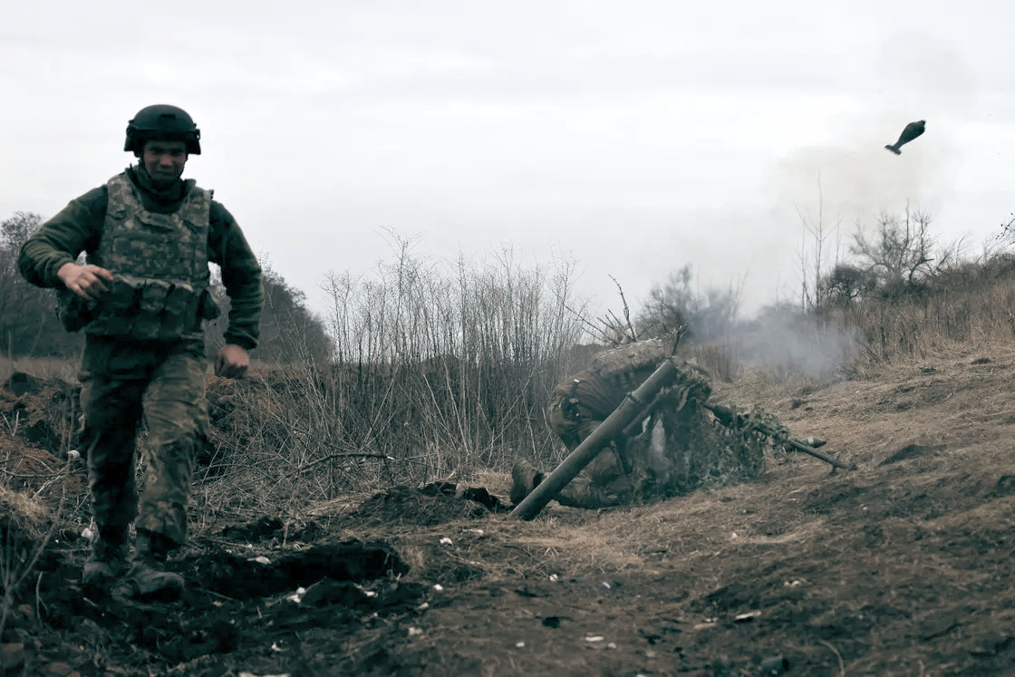 Украина готовится к контратаке по мере ослабления давления российских войск на Бахмут.