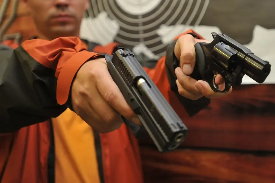 Загадочная стрельба возле медицинского колледжа в Махачкале: раненый пропал без вести, преступники в бегах