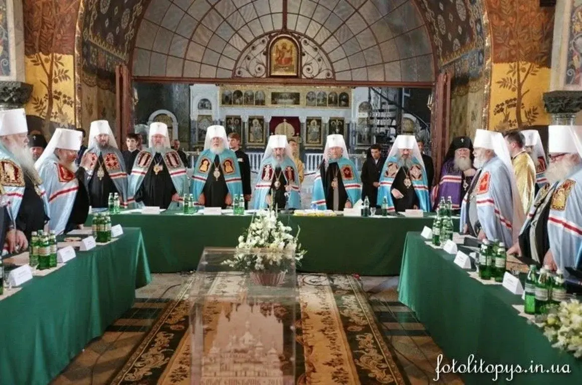 Попытка ценой предательства спасти святыни тщетна: о новых раскольниках из УПЦ