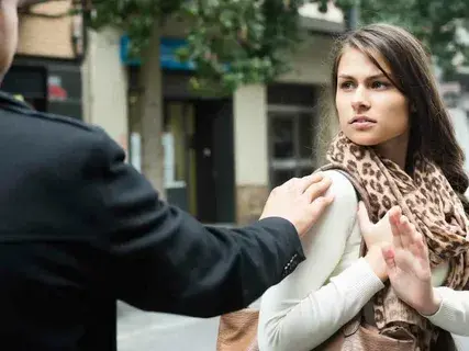 Депутаты одобрили планы признать сексуальные домогательства на улице преступлением