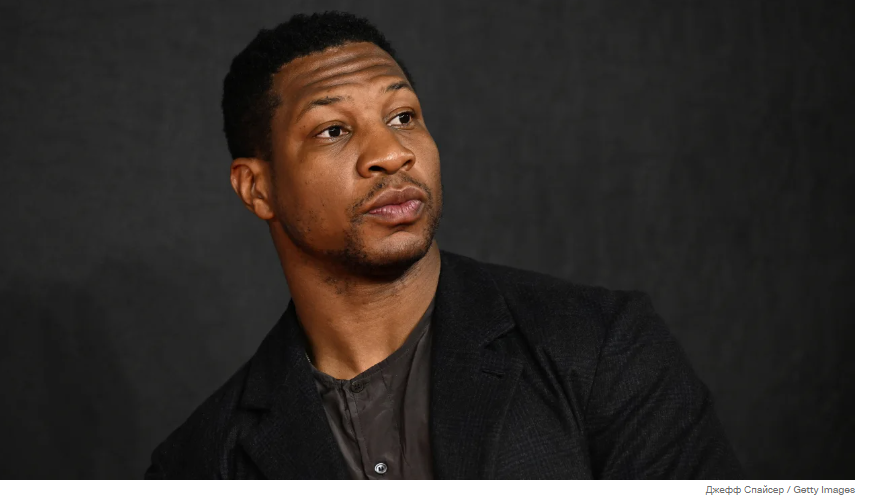 Актер Джонатан Мейджорс арестован по обвинению в домашнем конфликте в Нью-Йорке, сообщает полиция.