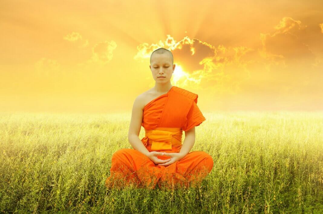 Медитация рф. Тибетский монах медитирует. Тибетская медитация. Медитация монах.