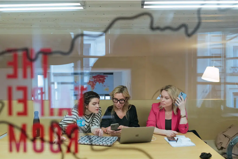 Мужественное дезертирство журналиста российского государственного телевидения: История Марины Овсянниковой