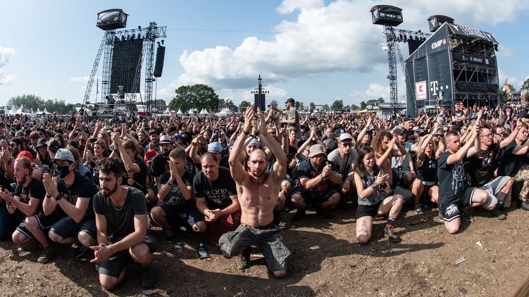 "Массовое паническое расстройство на музыкальном фестивале в Германии: исследование необъяснимого явления"