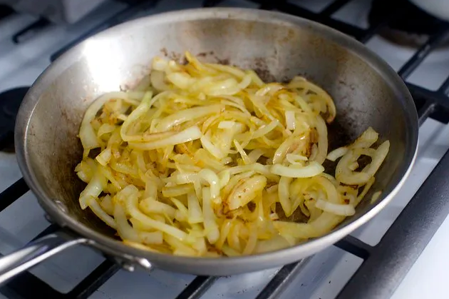 Кабачковые тосты с рикоттой и яблочным уксусом