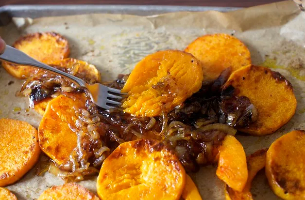 Кабачковые тосты с рикоттой и яблочным уксусом