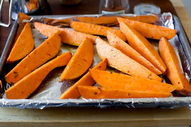 Жареный ямс и нут с йогуртом