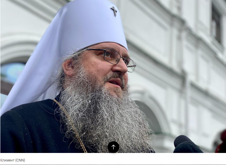 Украинцы считают, что священнослужителям пророссийской Украинской православной церкви нельзя отказывать в выходе из киевского монастыря