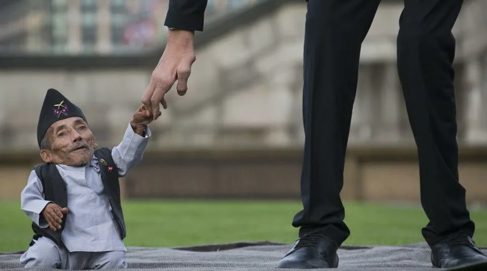 Зачем русские скидываются на красивую жизнь для избранных